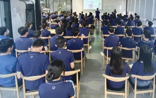【智慧分享日第2期】保持危机意识，持续变革，不懈奋斗！